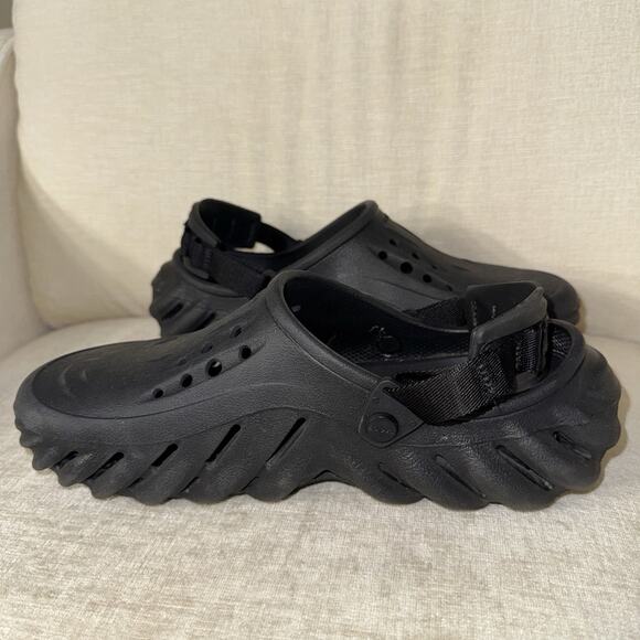 Crocs Echo Black On Black 211560-001 - Size M8 / W10 EUC